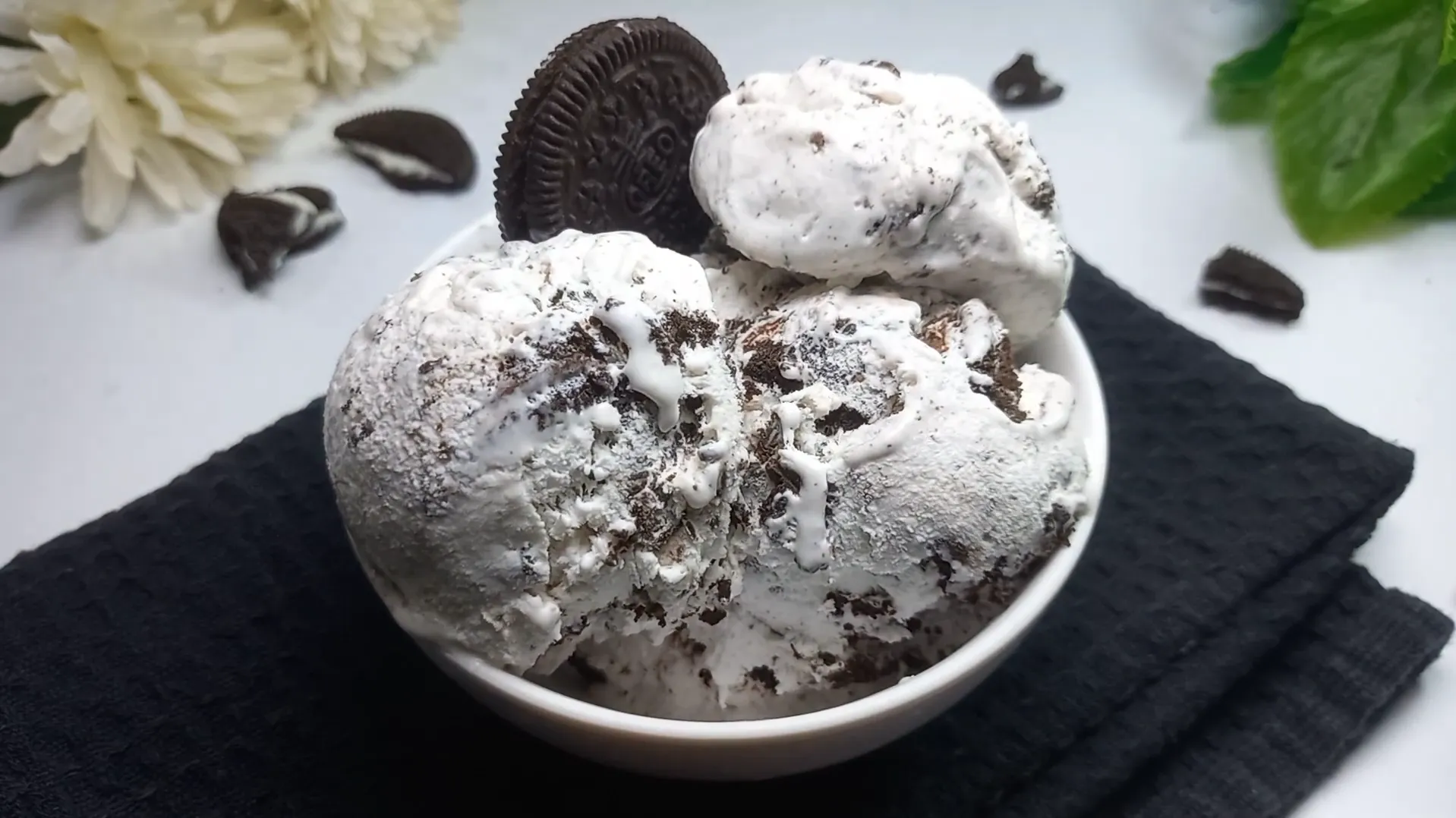 Freshly scooped creamy homemade Oreo ice cream in a serving bowl