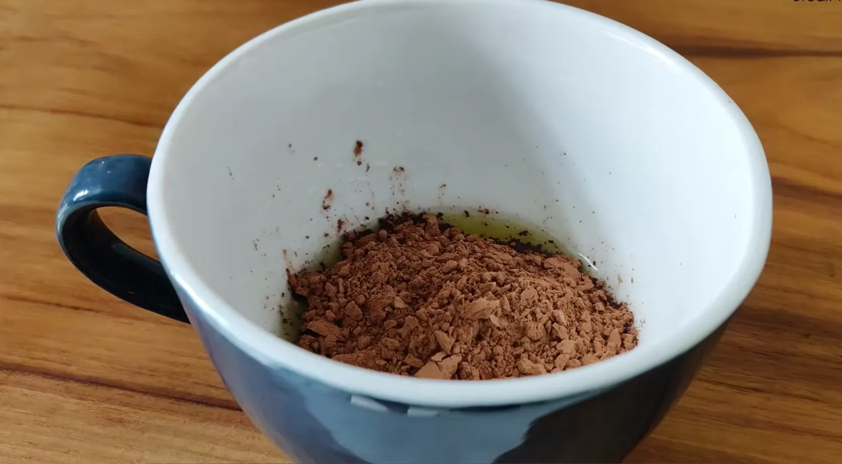 Cocoa powder added on top of oil in mug cake batter